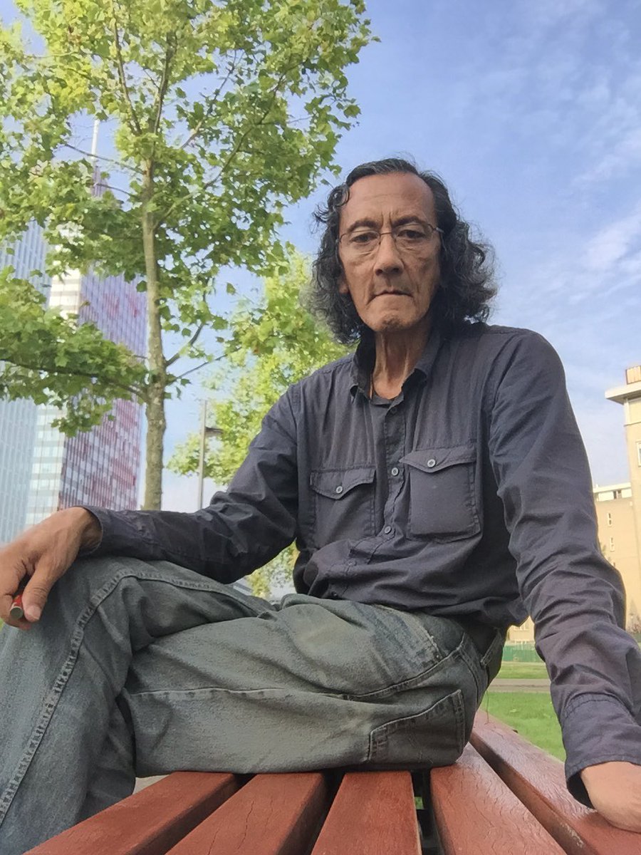 ssshEye's tweet photo. Just in case you're looking for me. 
I'm outside , sitting on a bench. 
Have a blessed life all. https://t.co/c7Lmg1nr66