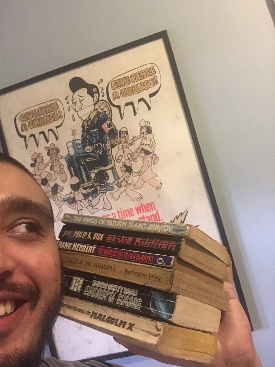 kodahgodarzi's tweet photo. Hello? #bookphone https://t.co/03gg7AYJCt