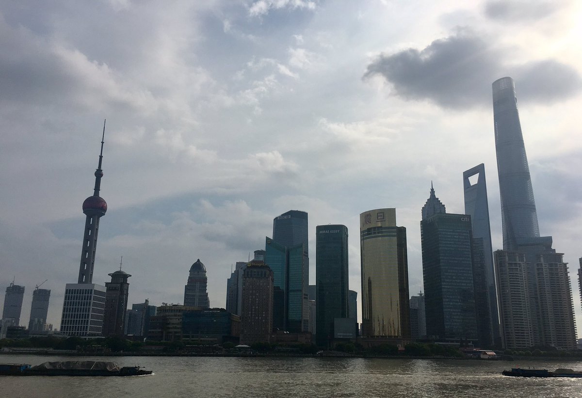 Bhalvz's tweet photo. @UOWarsawCenter in Shanghai for the highly anticipated #EngagingAsia tour! First up: quick jog on the Bund 🏃🏻♀️➡️ Squash & MMA to follow 🔥 https://t.co/tUJ4Ny85kb