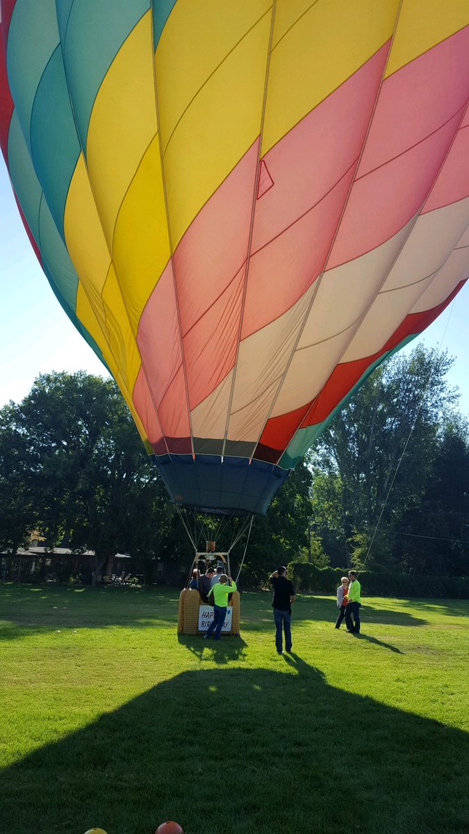 mtnviewbsd's tweet photo. A balloon landed @mtnviewbsd today. Amazing. @spiritofboise  #livingthebengalway #bsdpride https://t.co/jYlR2ndwDI