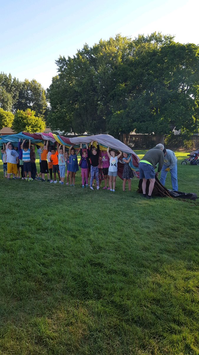 mtnviewbsd's tweet photo. A balloon landed @mtnviewbsd today. Amazing. @spiritofboise  #livingthebengalway #bsdpride https://t.co/jYlR2ndwDI