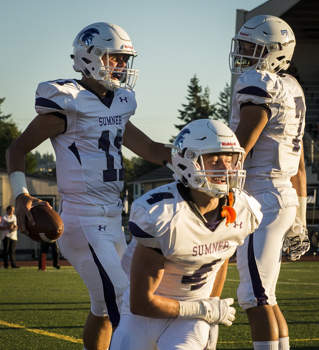 Bessex_Joshua's tweet photo. Game story from @SumnerFootball's #Sunsetbowl win: https://t.co/COxEvXP6RV #wafbscores https://t.co/wPYIV9BFqO