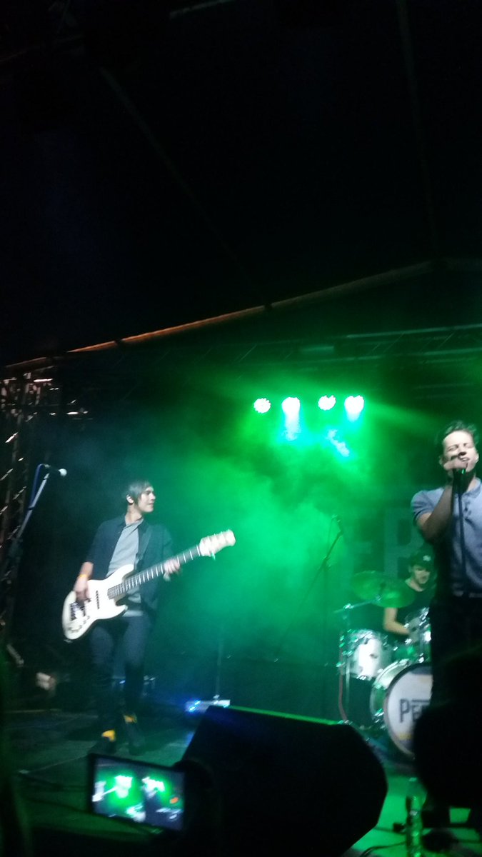 manakalabova's tweet photo. Skvělej koncert ❤ @milan_peroutka #perute https://t.co/KxmDfK4MaF