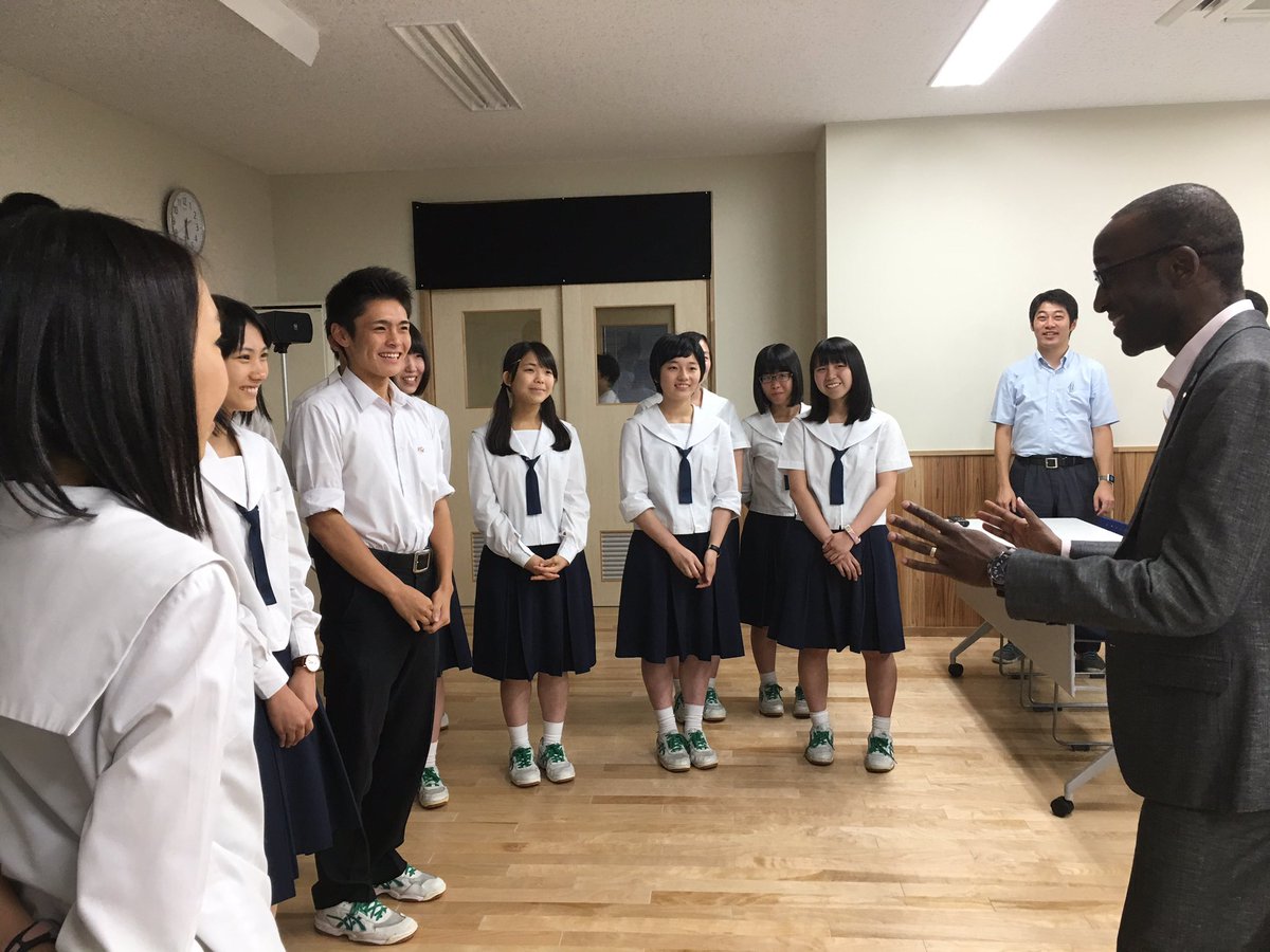在札幌米国総領事館 Pa Twitter ビーズリー領事は 秋田南高校 を訪問しました 生徒たちの鋭い質問にびっくり 真面目で優秀な生徒ばかりでした Pref Akita