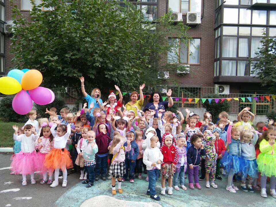 erdetsad's tweet image. МБДОУ 117 г. Ростова-на-Дону - День знаний. На праздник пришёл Буратино, малыши ему объяснили зачем надо читать книжки, заниматься спортом..