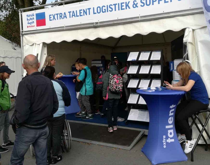 Ook voldoende plek voor een trainee met hbo Master op zak. ow.ly/KtAp30eQ8P3 #carriere #logistiek Kom live onze vacatures bekijken