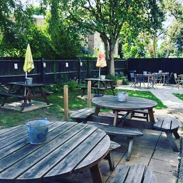 Beer gardens looks lovely 
#bringontheweekend #basingstoke #basingstokepub ##bountyinn #sunnysaturday #beergarden #familytime #Sodcooking