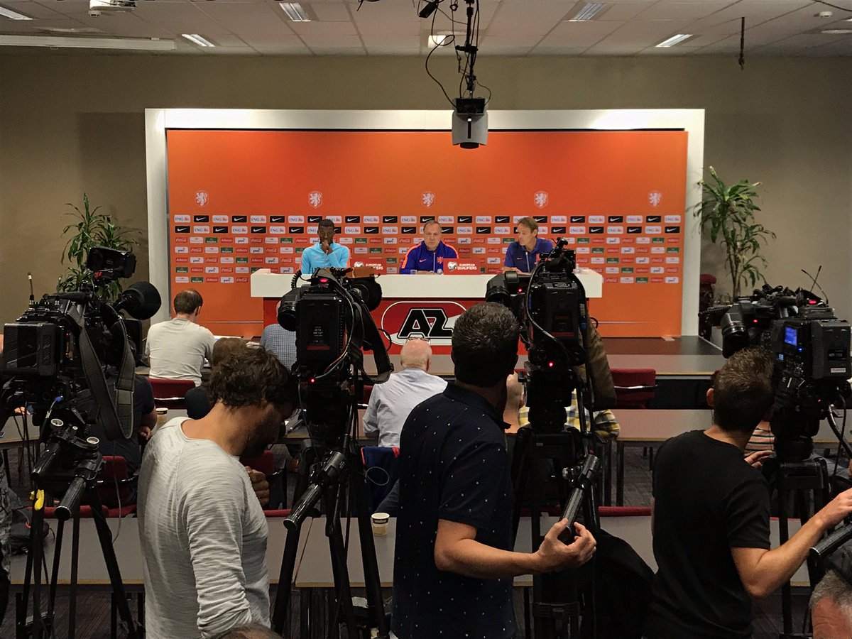 ...met aansluitend de persconferentie van Dick Advocaat &amp; Georginio Wijnaldum #nedbul