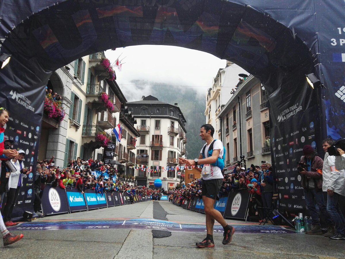 RevistaTrailRun's tweet photo. Kilian Jornet es segundo en meta con un tiempo de 19 horas 16 min 59 segundos , como nos han hecho vibrar con esta carrera #UTMB17 https://t.co/MTunwzvUsr