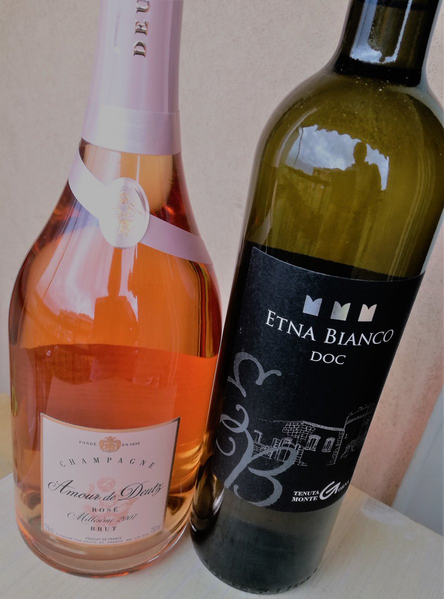 E' sabato e ho deciso di trattarmi bene stasera. Mi stapperò.... Cosa ne dite? 
#champagne <a href="/EtnaWine/">Etna Wine</a> <a href="/MonteGorna/">Tenuta Monte Gorna</a> @TdeChampagne <a href="/elisahk92/">Lisa HK</a>
