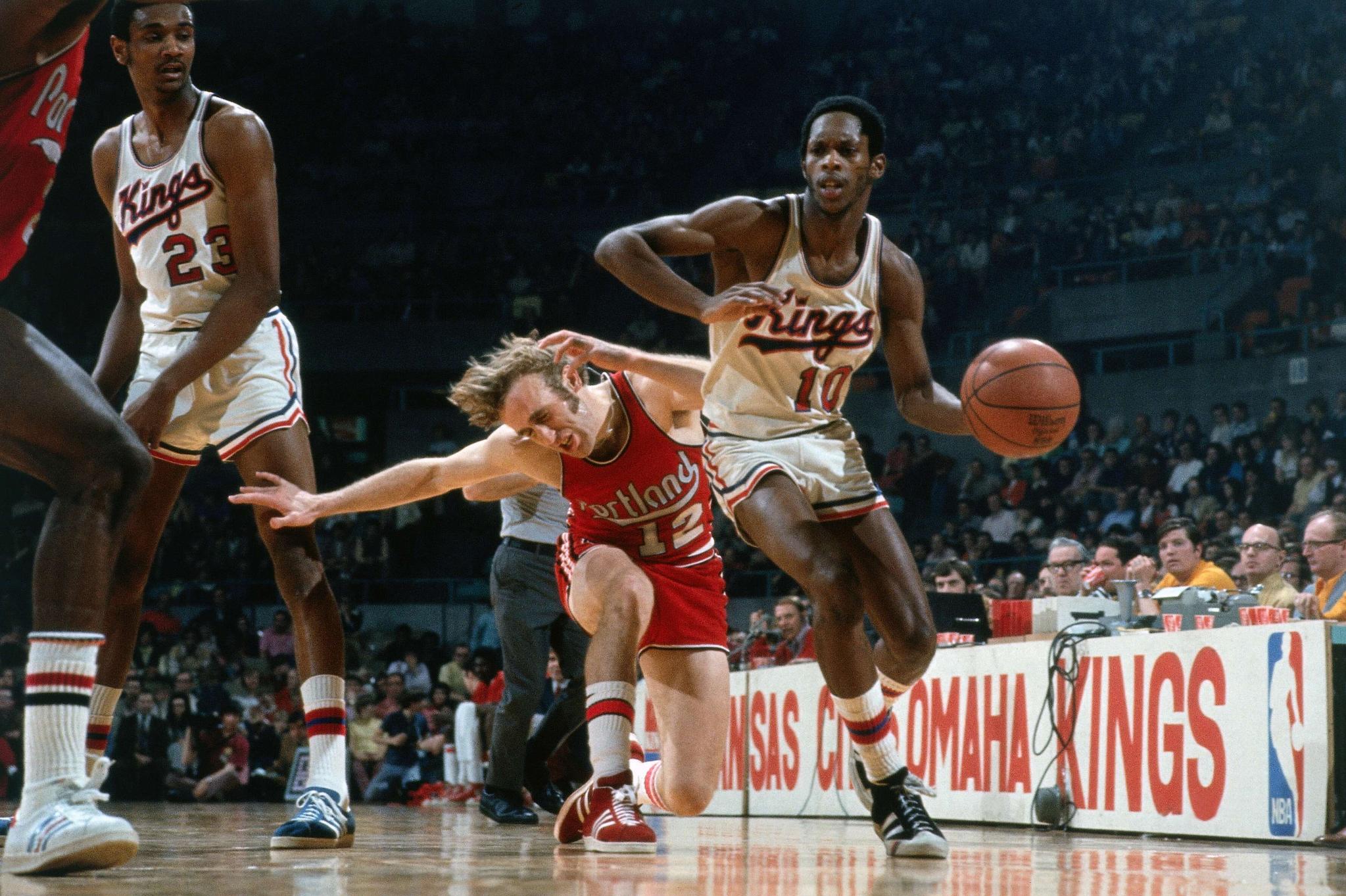 Happy 69th Birthday to HOFer, & legend Tiny Archibald!

MORE:  