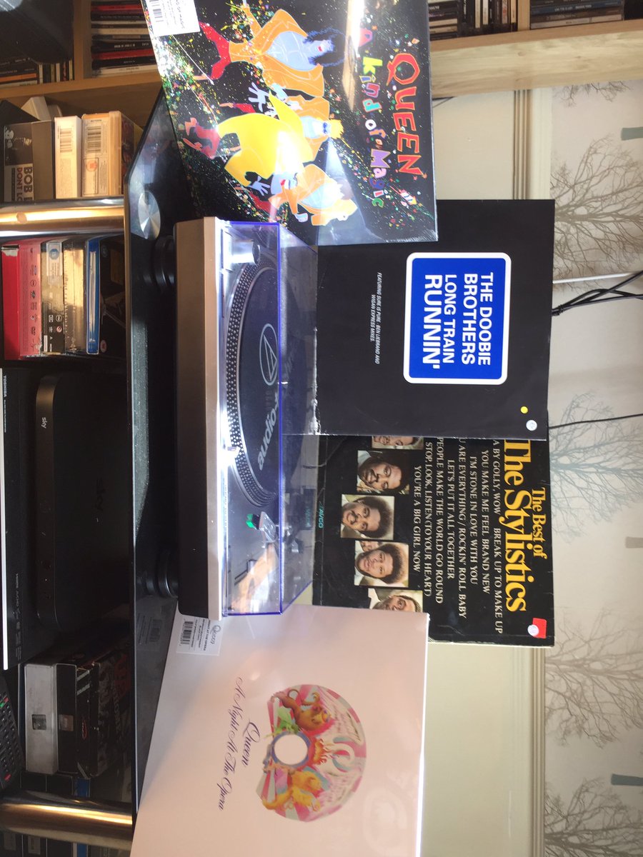 TheeMikeMcMahon's tweet photo. Some #vinylrecords I picked up @ClassifiedRecs this morning!! #BestRecordShop Tune in @2pm lirradio.ie to hear some classic #70s #80s #90s 😎 https://t.co/uaNzSL3VAc