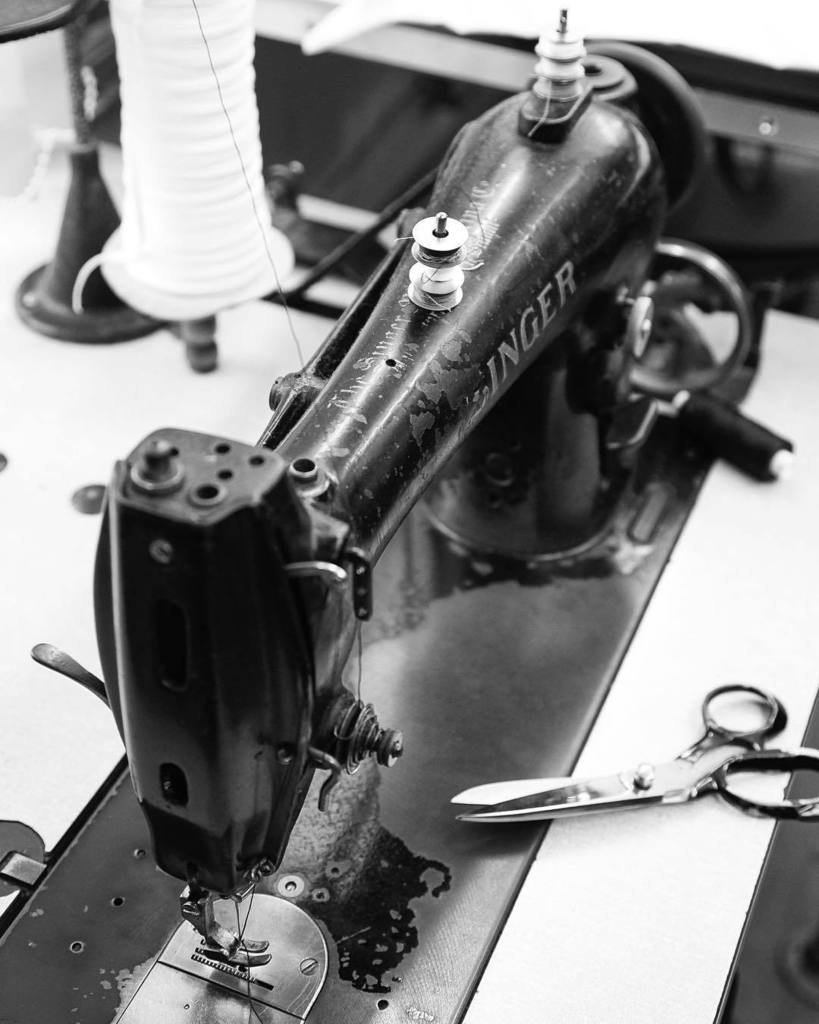 AndrewJMusson's tweet image. Our old Singer sewing machines are still in use and going strong in our sewing room today! 👌🏼#andrewjmusson  #besp… ift.tt/2wvRMp5