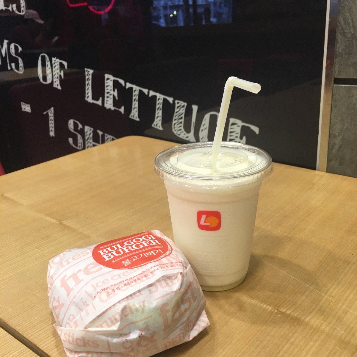 by_Mir's tweet photo. 언행일치의 삶 #🍔🥛 https://t.co/LQPaIWSxkf