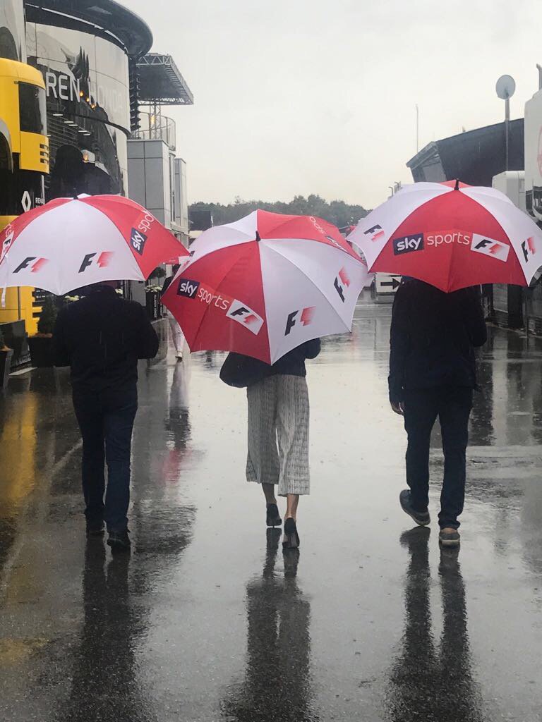 HillF1's tweet photo. Yes. OK. Its like this. ๐ง๐ง๐ฆ๐ @SkySportsF1 @f1 #ItalianGP #Monza #F1 https://t.co/MfvcbekYpc