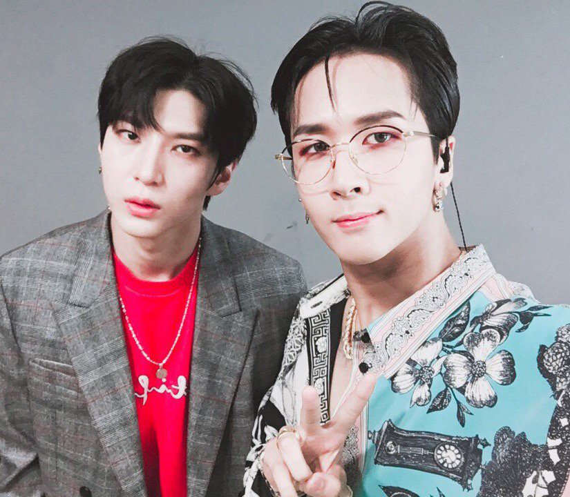 RealVIXX's tweet photo. 나는 로빅이다. 오늘 #쇼음악중심 #Whisper 무대를 마친 #빅스LR 요원들의 모습이다. 오늘도 곁에서 반짝반짝 빛나준 별빛요원들과 #엔 요원 고맙습니다!
#엔딩요정_엘알👬 #엘알짱팬
#스탈라잇고마워🙏 https://t.co/GES3YBdYiV