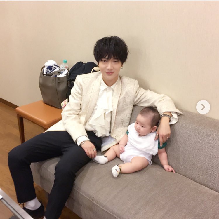 bthebae's tweet photo. พี่ฮุน(ปริ๊นเมเน)แต่งงานตั้งแต่ปลายปี56 ล่ะนี่ลูกพี่แกหรอ เจ้าหนูกี่เดือนแล้วว โอย หลานๆเอสเจเริ่มทยอยโตกันล่ะ https://t.co/FwDcE98vAK