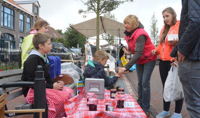 texelsecourant's tweet photo. Durper Tuinen en Straatfeest  - https://t.co/2cGc50QOE8 https://t.co/i05fu1d9lw