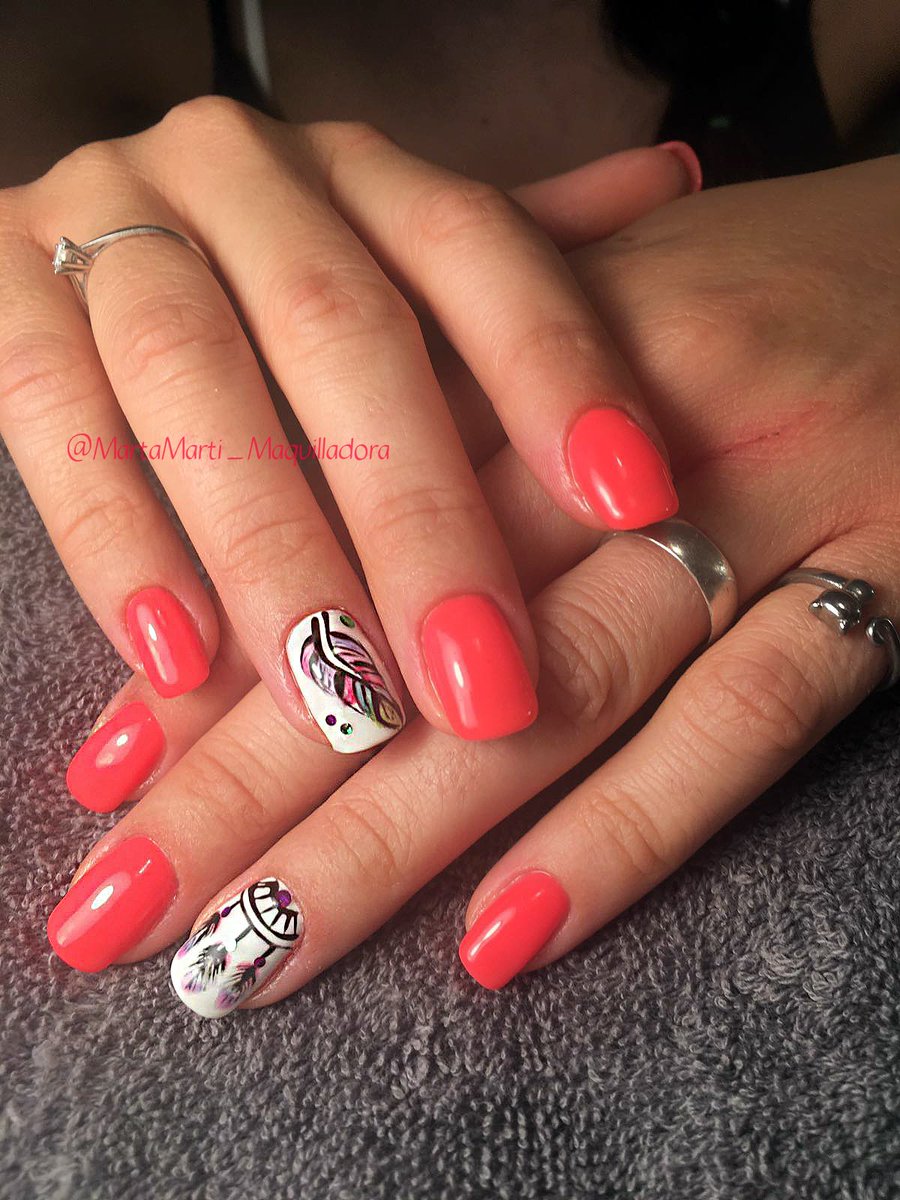 GRETTY_MANICURA's tweet photo. 🎉🎊🎇 Estamos de Festa Major y lo celebramos con este color coral y plumas 🎉🎊🎇🎆 #coralnails #uñascoral #feathernails #grettymanicura https://t.co/zH3sXHzMfs