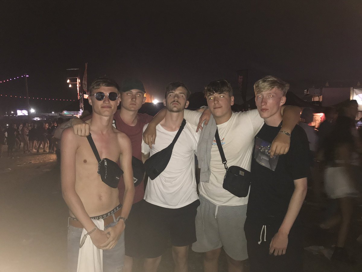 ACartwright_88's tweet photo. Happy 18th birthday brother ❤️ @jamesburdock_ https://t.co/mzlSbtStRe