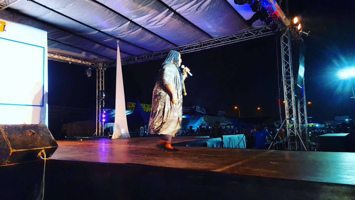 TogozikE's tweet photo. #Nia tue la scรจne au hier #Concert #DiamondFever #FoireAdjafi #MaxCom
martialtchao https://t.co/kifPe7GXXz https://t.co/9CsllLoqLH