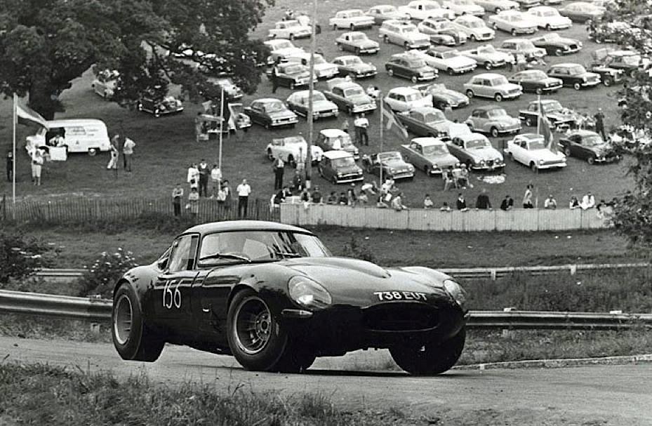 SplinedHub's tweet photo. Always loved this pic of a modded E Type Jaguar @ 1968 Prescott hillclimb, wonder if it still exists? esp with those rare J A Pearce Alloys? https://t.co/kTHQiok50d