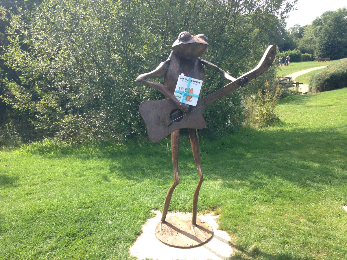 bookfairies_mk's tweet photo. You could be lucky enough to find a treat in Howe Park this afternoon! 📖🐸 #BookFairies #BookFairiesUK #IBelieveInBookFairies #MiltonKeynes https://t.co/5Fye344BAv
