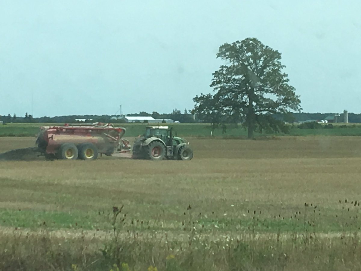 BeansCA's tweet photo. Just spotted @JustinTrudeau 's campaign bus https://t.co/oknF1HnpCh