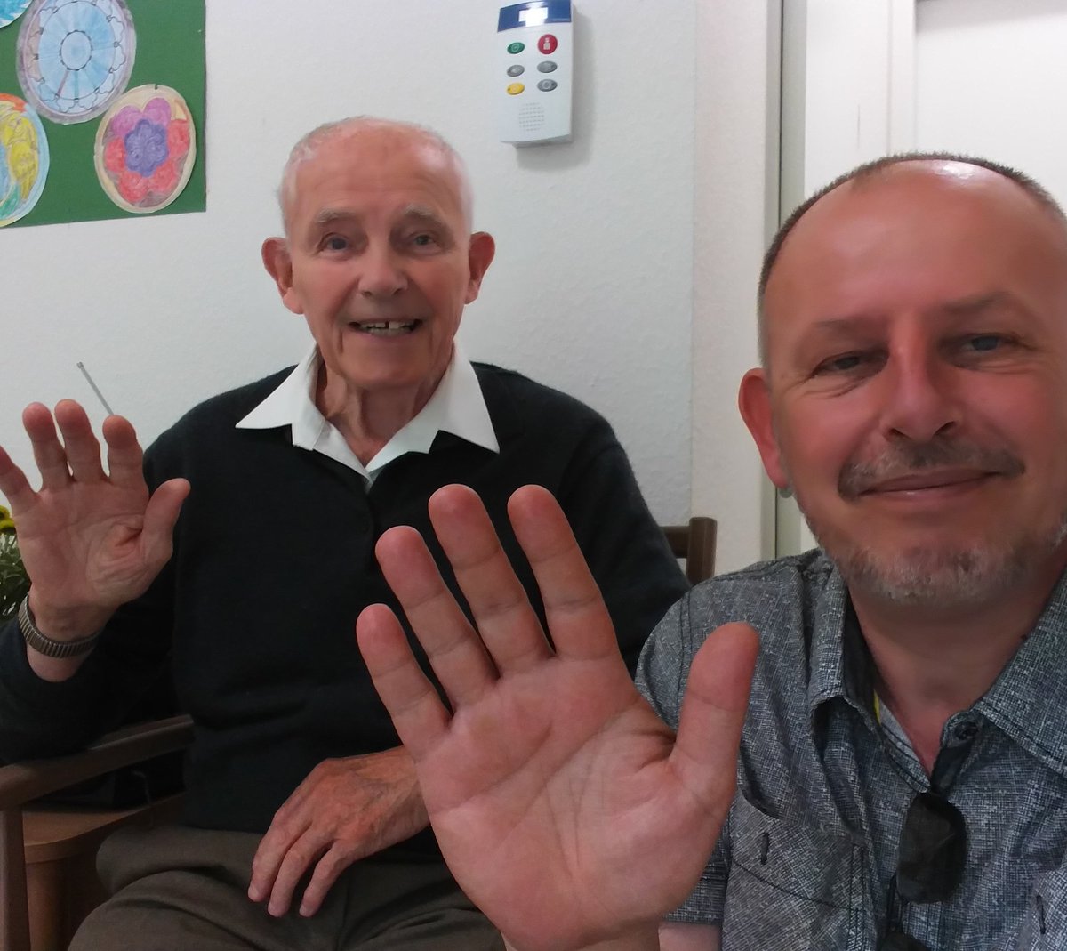 heinmax50's tweet photo. Grüße vom Papa👋
Nun mal alle Singen...
HAPPY BIRTHDAY TO YOU PAPA🙌
Alles Gute zum 87.Geburstag https://t.co/kiPSWQZbbZ