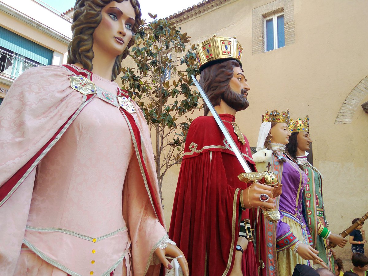 gegantsgra's tweet photo. Els Gegants de la ciutat de Girona arribats a Granollers! #gegantsgra #granollers #fmbib #fotobib https://t.co/blkzuoFh9F