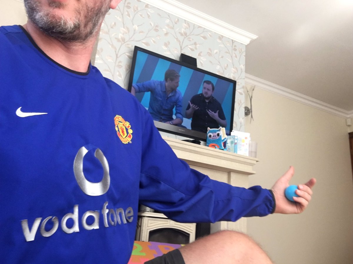 RowlyBech's tweet photo. @SoccerAM @johnbradleywest Wearing that very kit right now! #UNITED #NIKE #RedThrone https://t.co/S3zXFtdJxp