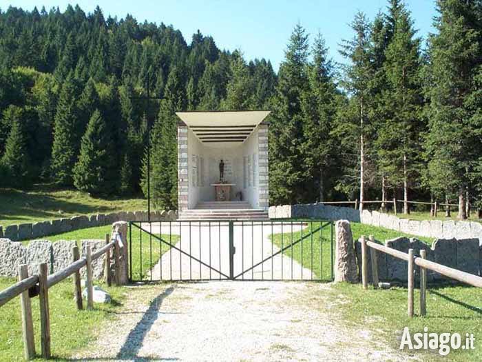 AsiagoIt's tweet photo. Domani sul Monte Corno avrà luogo la commemorazione dell'eccidio di #Granezza >> https://t.co/iz0XftJgwm
#Asiago #Lusiana #Lugo https://t.co/Q9DuBmOihS