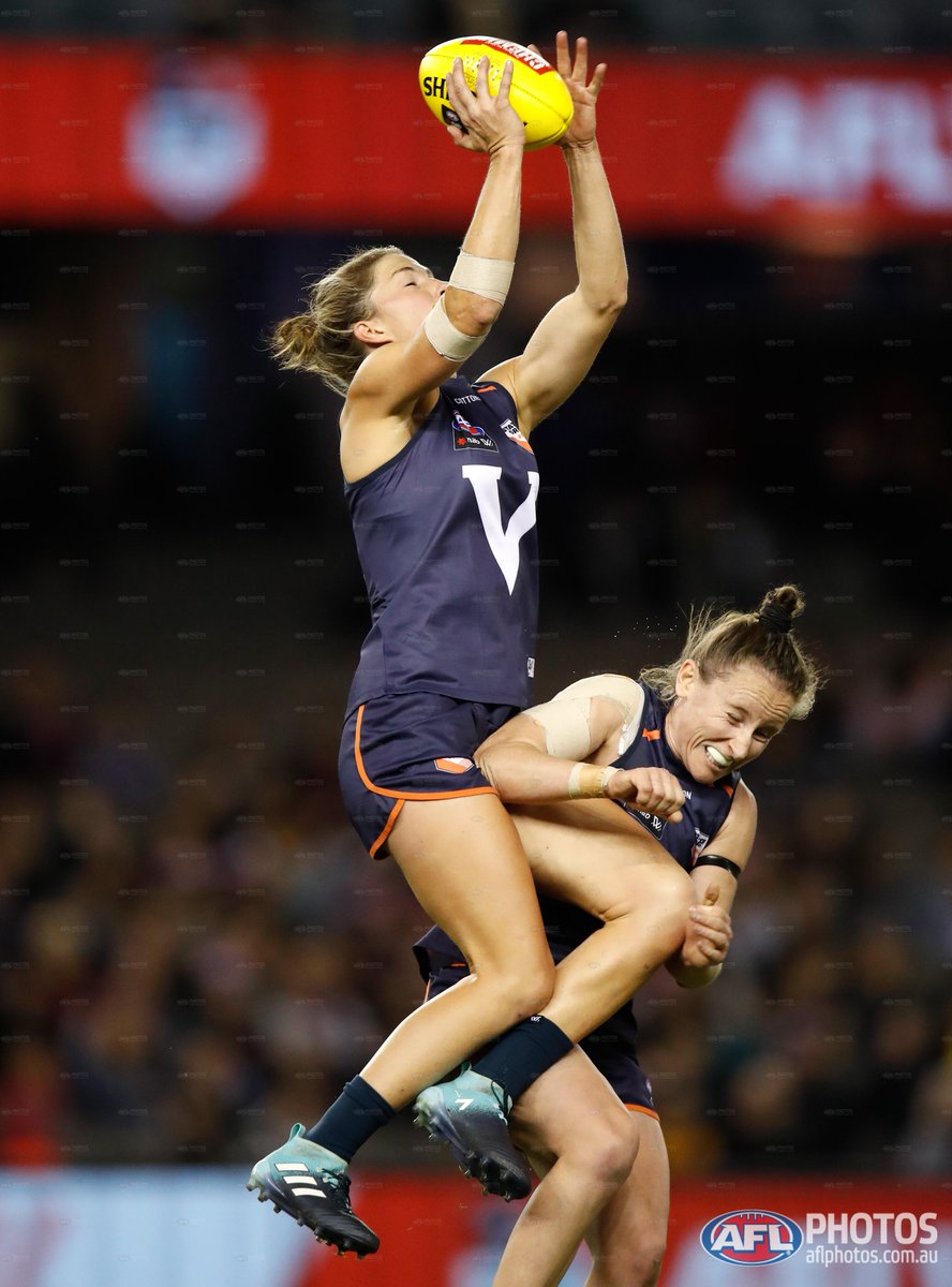 aflwomens's tweet photo. QT: AFLW Victoria 2.2 (14) lead AFLW Allies 1.1 (7). #AFLWOrigin https://t.co/CPqBmydsfa