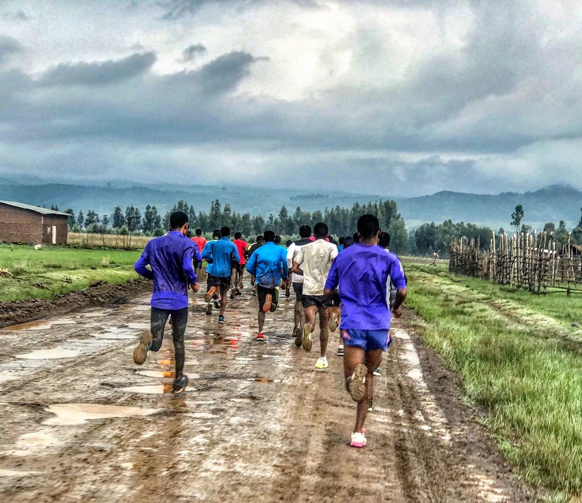 runninelvis's tweet image. Storm? What storm 🤔 churning with the boys this morning #maurten #Adidas