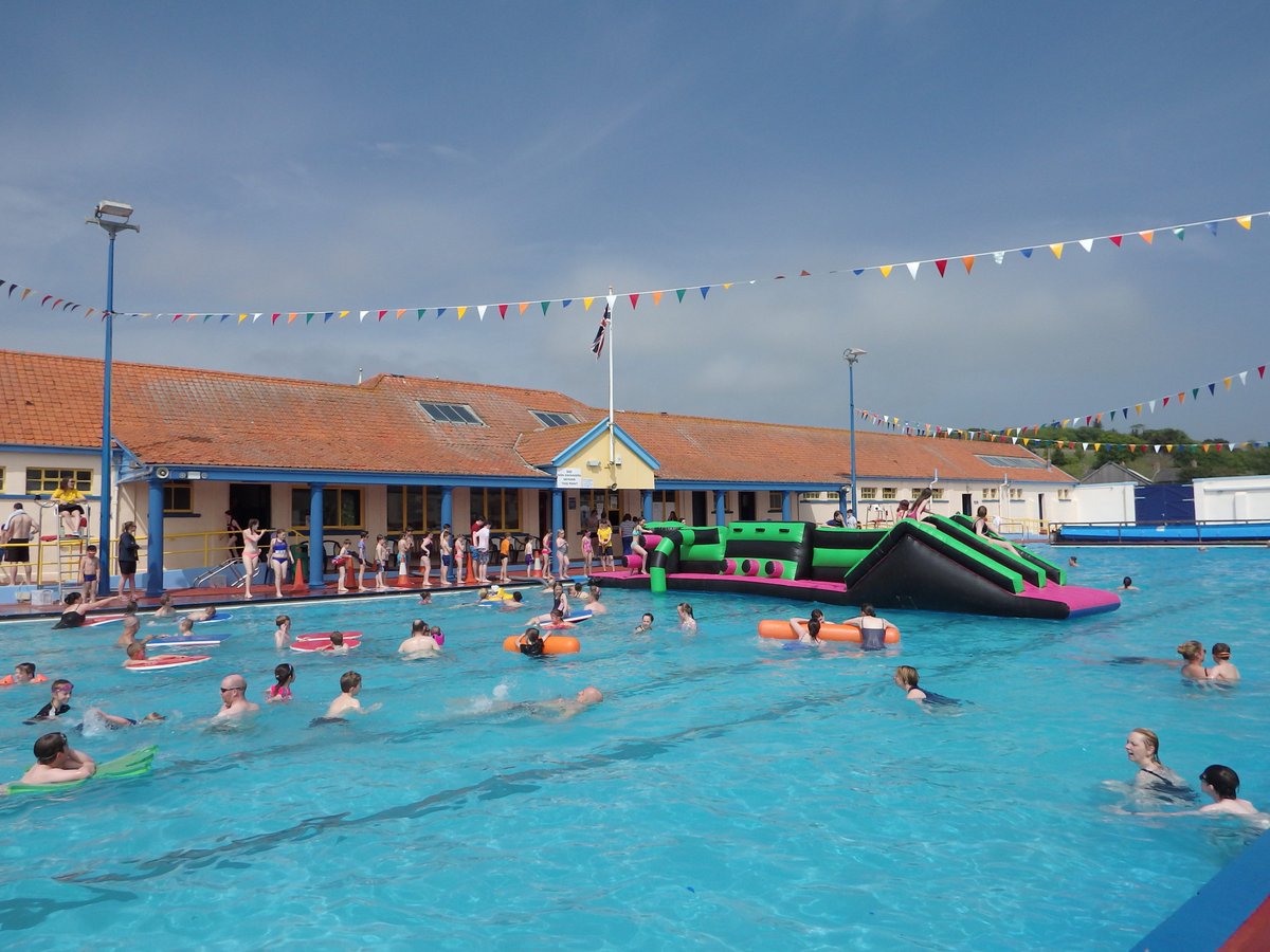 StoneyPool's tweet photo. Last weekend of the season. 😪 Closing ceilidh tonight. Fun and disco at the pool tomorrow. Coming? See you there. https://t.co/PGYcKzrde2
