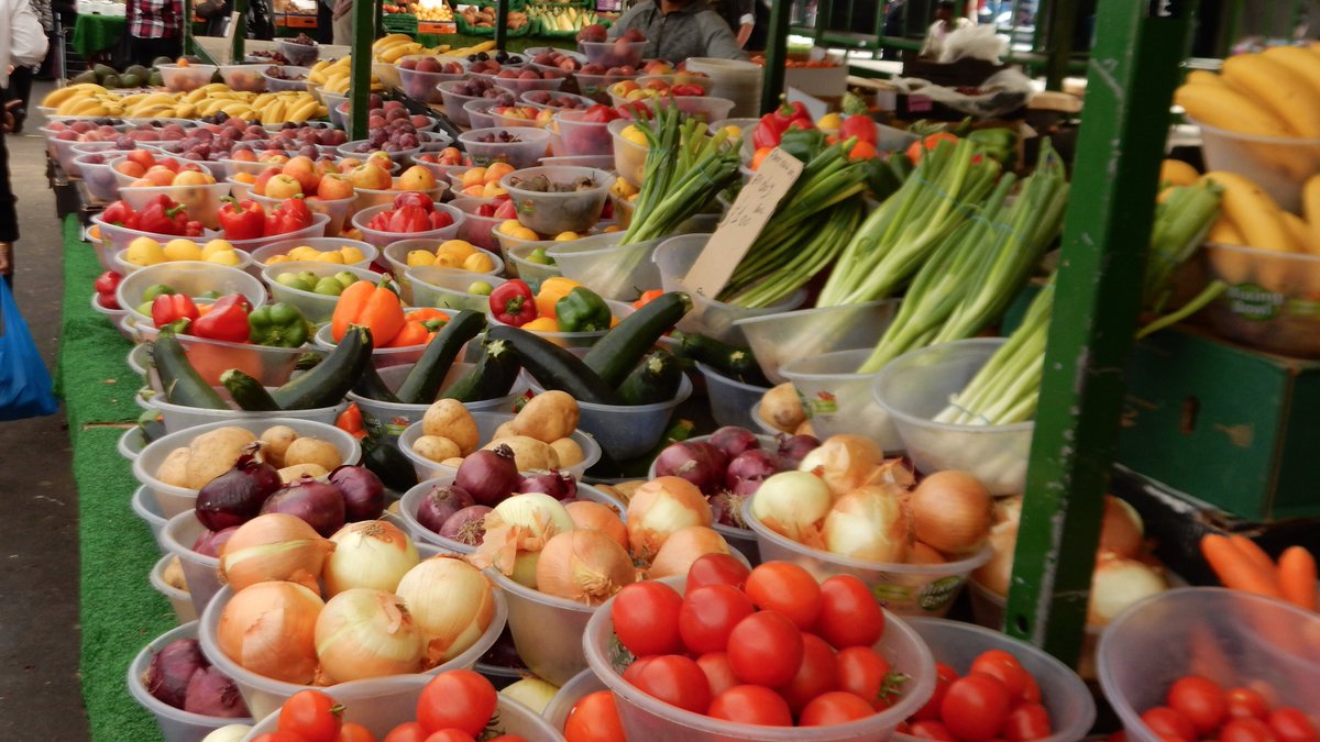 drsharwood's tweet photo. Will #6th #industrial #revolution end such #human practices as fresh #fruit #markets? #6IR #tech #technology #3DPrinting #AI #VR #IoT #food https://t.co/zA69CDZvTw