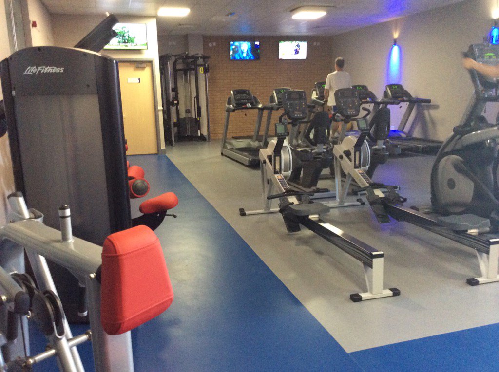 MatthewLoe's tweet photo. New flooring, air con, lights, sound system & of course, equipment! #relaunchday @HIAylesbury 5 new members so far! https://t.co/TrLuDwANqr