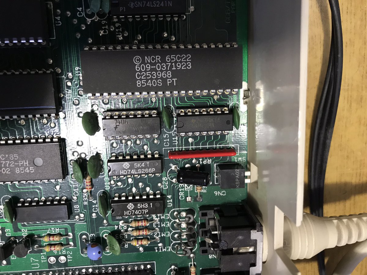 tgca74's tweet photo. Buyed for 30€ on eBay; repaired with a 74LS14 (1€) and a HA13432 (motor control for 5€) #c64 #RetroComputing #c1571 #EverythingC64 https://t.co/mHXvJMQhBu