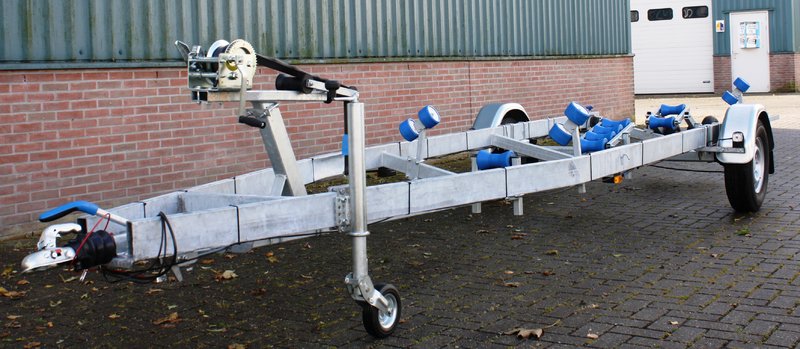 TTHWatersport's tweet photo. De #boot moet natuurlijk wel het water in. Hiervoor hebben wij een breed assortiment aan #boottrailers! #TTHwater … https://t.co/7niA8aPxTq https://t.co/3vOluhKZ14