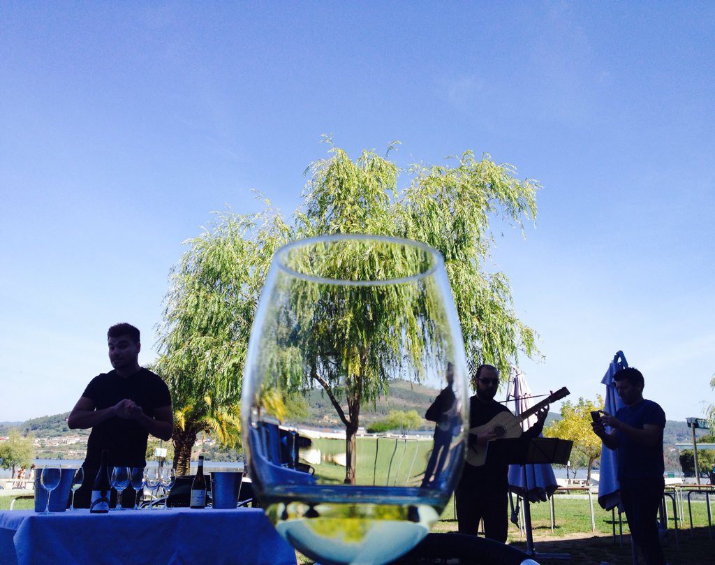 Descorche de sábado de verán no <a href="/nauticocastrelo/">O Náutico de Castrelo</a>; probamos o Autor 2016 de @VinosAMontero.