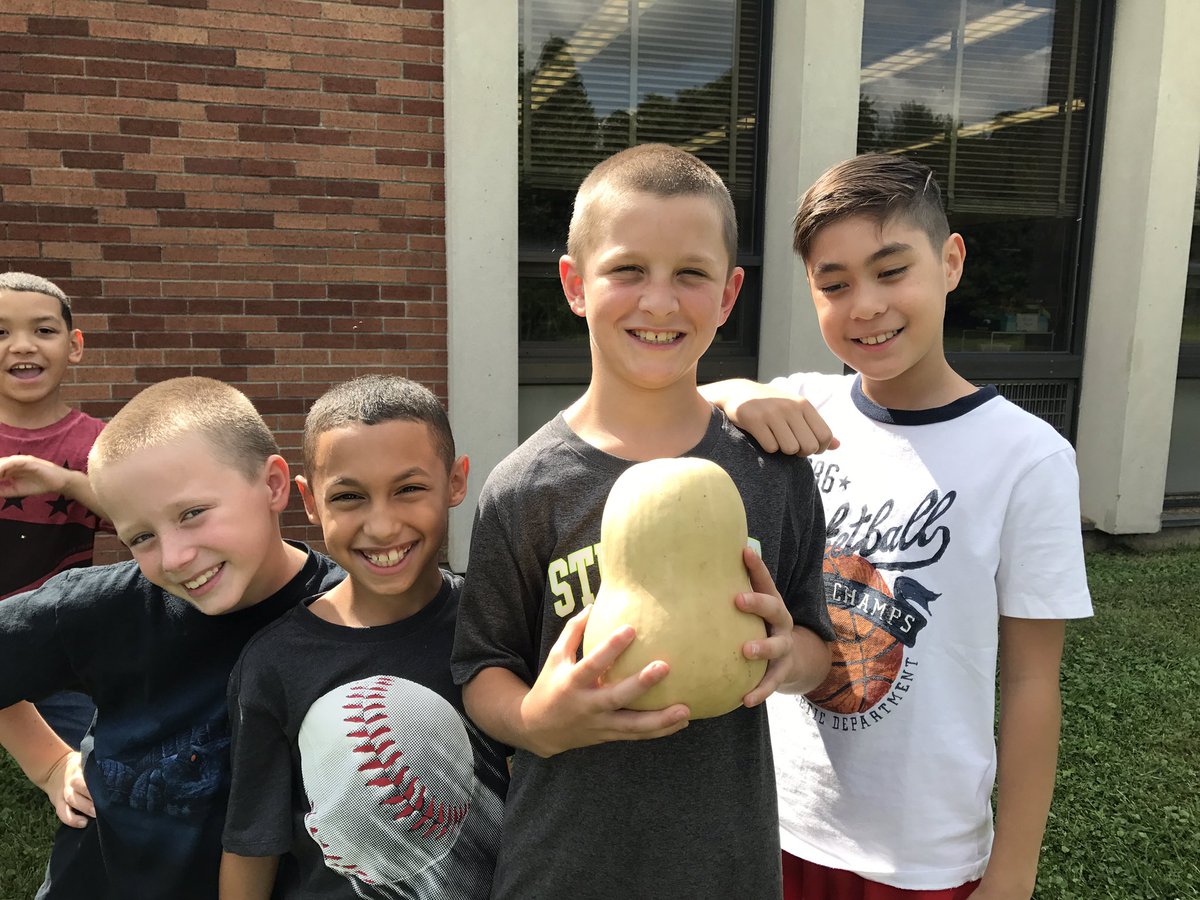 Amazing first week back! The 4th graders harvesting what they planted in 3rd grade. Learning to work as a team <a href="/AsaPackerBASD/">AsaPacker</a> <a href="/kellynorg/">Kellyn Foundation</a>