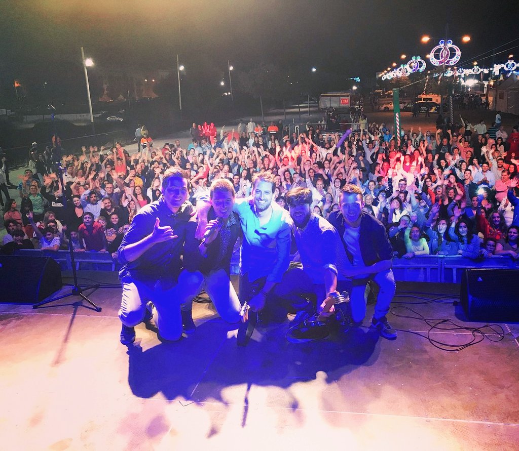 Un año más, Ronda ❤❤❤
🍷🍷⚘⚘
Mil GRACIAS!! <a href="/canalfiesta/">Canal Fiesta Radio</a>  @jincho_prod  <a href="/M2Musicspain/">M2Music Group</a> <a href="/paseaconronda/">Ronda Cultural</a> <a href="/AytoRonda/">AyuntamientoRonda</a> <a href="/diarioronda/">Diario Ronda</a> <a href="/dominguezja/">José A. Domínguez</a>