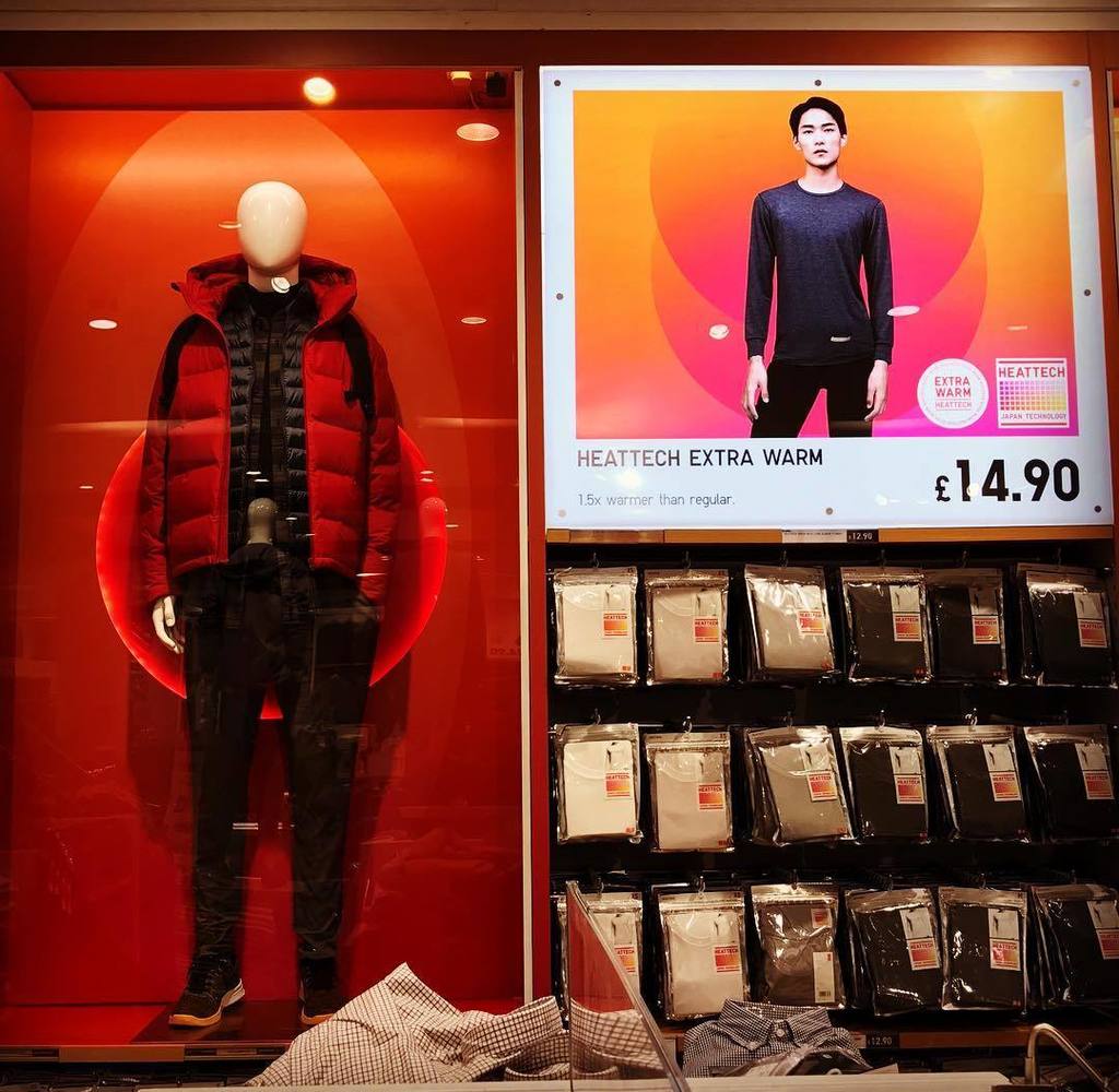 sabre_graphics's tweet photo. New Uniqlo Heat tech displays @ Flagship 311 Oxford st London Store . #uniqlo #warm #lighting #creative #visualmer… https://t.co/aUtEL1qFjC https://t.co/CwaZO0ylr2
