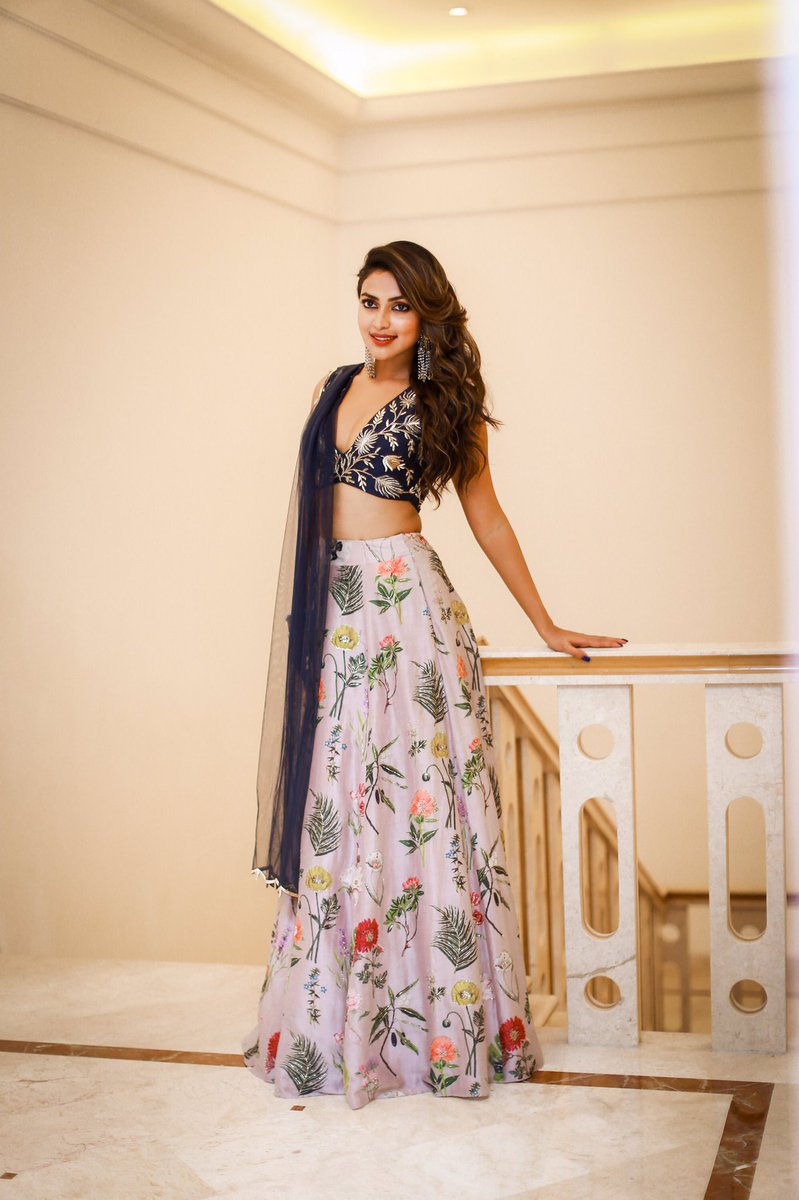 Amala_ams's tweet photo. In my fav @payalsinghal @Carma_India 
Earrings @sangeetaboochra
Styled by @pinktrunkk for #thiruttupayale2 #audiolaunch https://t.co/uXvcn3ZAU4