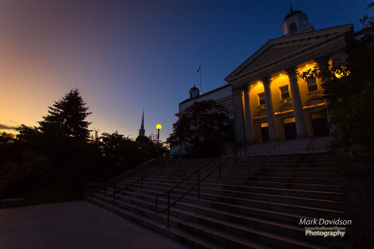 Newtrailss's tweet photo. @NewToAcadiaU @AcadiaU @acadiastudents @AcadiaAthletics @CBCNS Early morning sunrise @AcadiaU from last year, on #moveinday2017. Enjoy this year! https://t.co/DQwDfORe1U