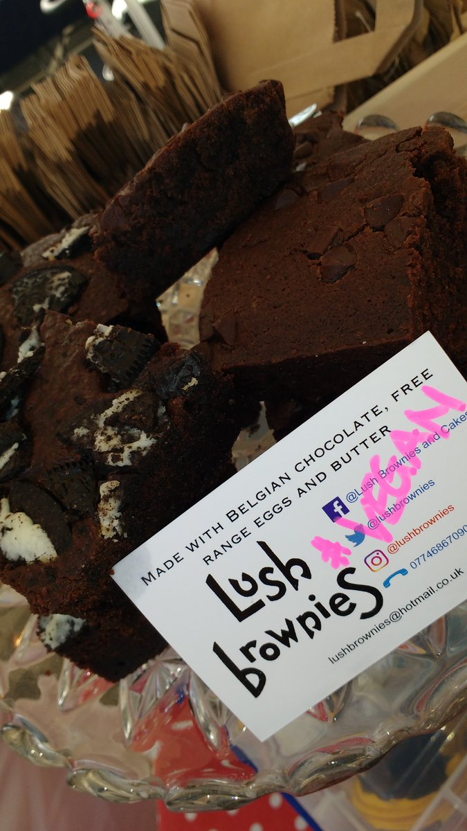 lushbrownies's tweet photo. All set up in the beautiful sunshine @levymarket https://t.co/IsASQzzXfs
