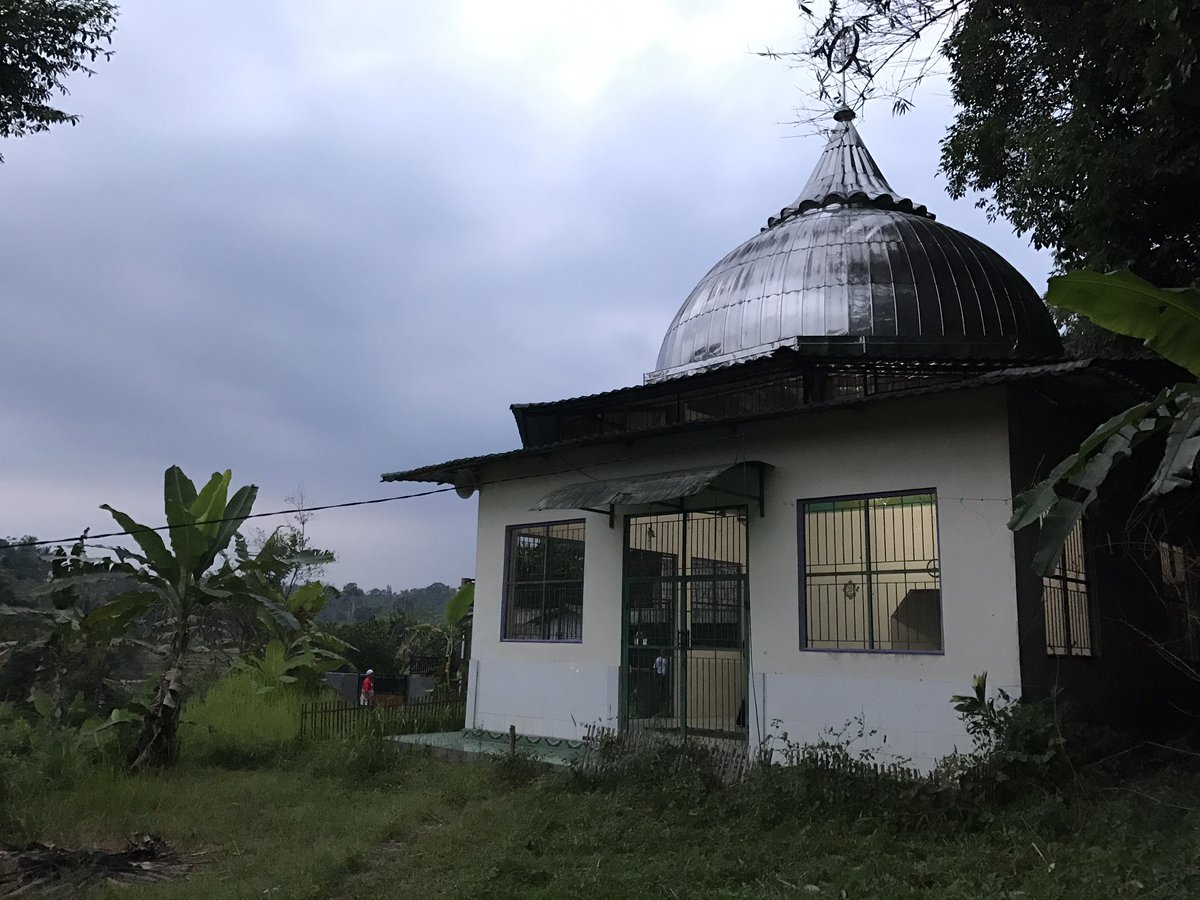 dirgajordan's tweet photo. Senja datang menyambut Adzan berkumandang #cijeruk https://t.co/uP96k6tgzt