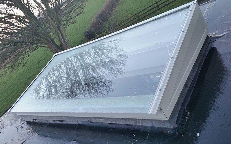 COSTELLOWINDOW1 tweet media