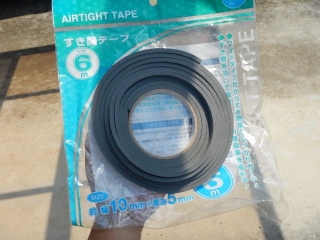 ぽらンダ 釣りadhd ひきこもり支援 A Twitteren 百均 セリア の分厚い隙間テープでドアの隙間埋め 入ってくる走行風がなくなって冷房が効くように ドアから伝わる振動も減ったような １００円で車は変わる 嘘です税込み１０８円で変わります