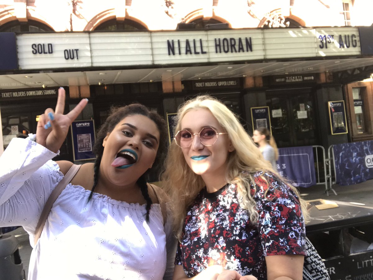 CHEETAHCURVES's tweet photo. started from the bottom now we're here ✨✨✨ @NiallOfficial #FlickerSessionLondon https://t.co/NjQEIXfA4f